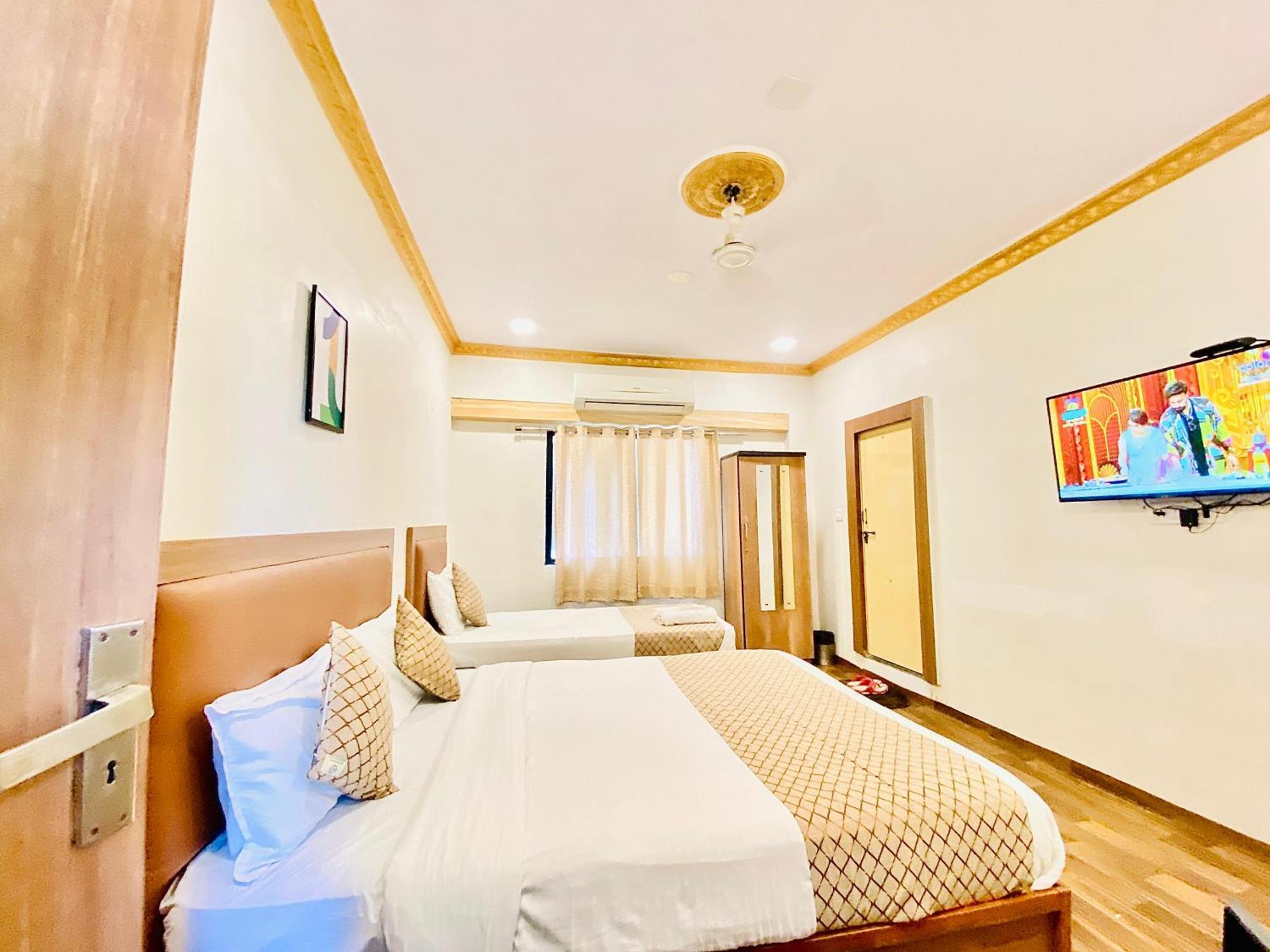 Hotel Abc Satellite Prahlad Nagar أحمد أباد المظهر الخارجي الصورة