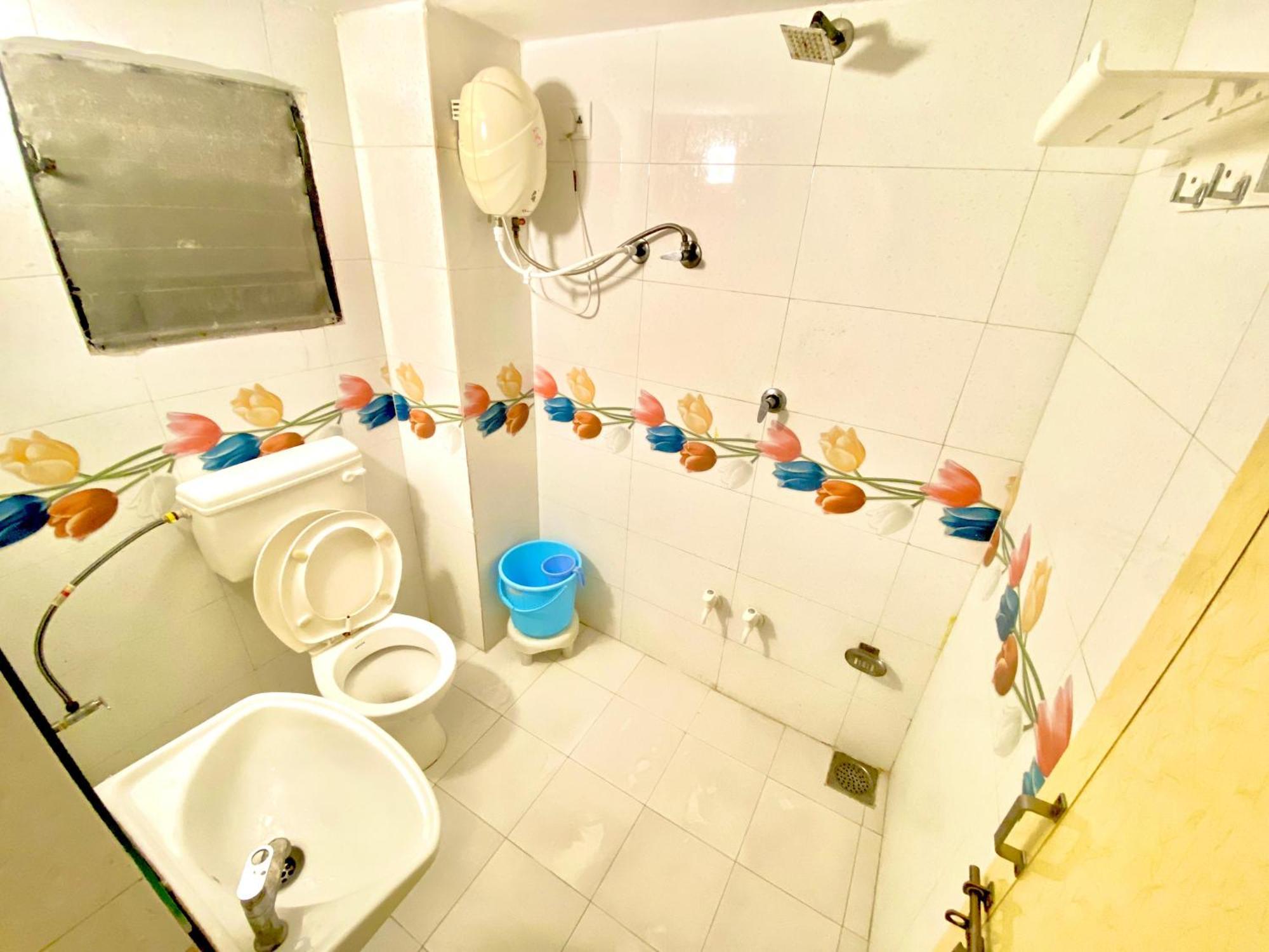 Hotel Abc Satellite Prahlad Nagar أحمد أباد المظهر الخارجي الصورة