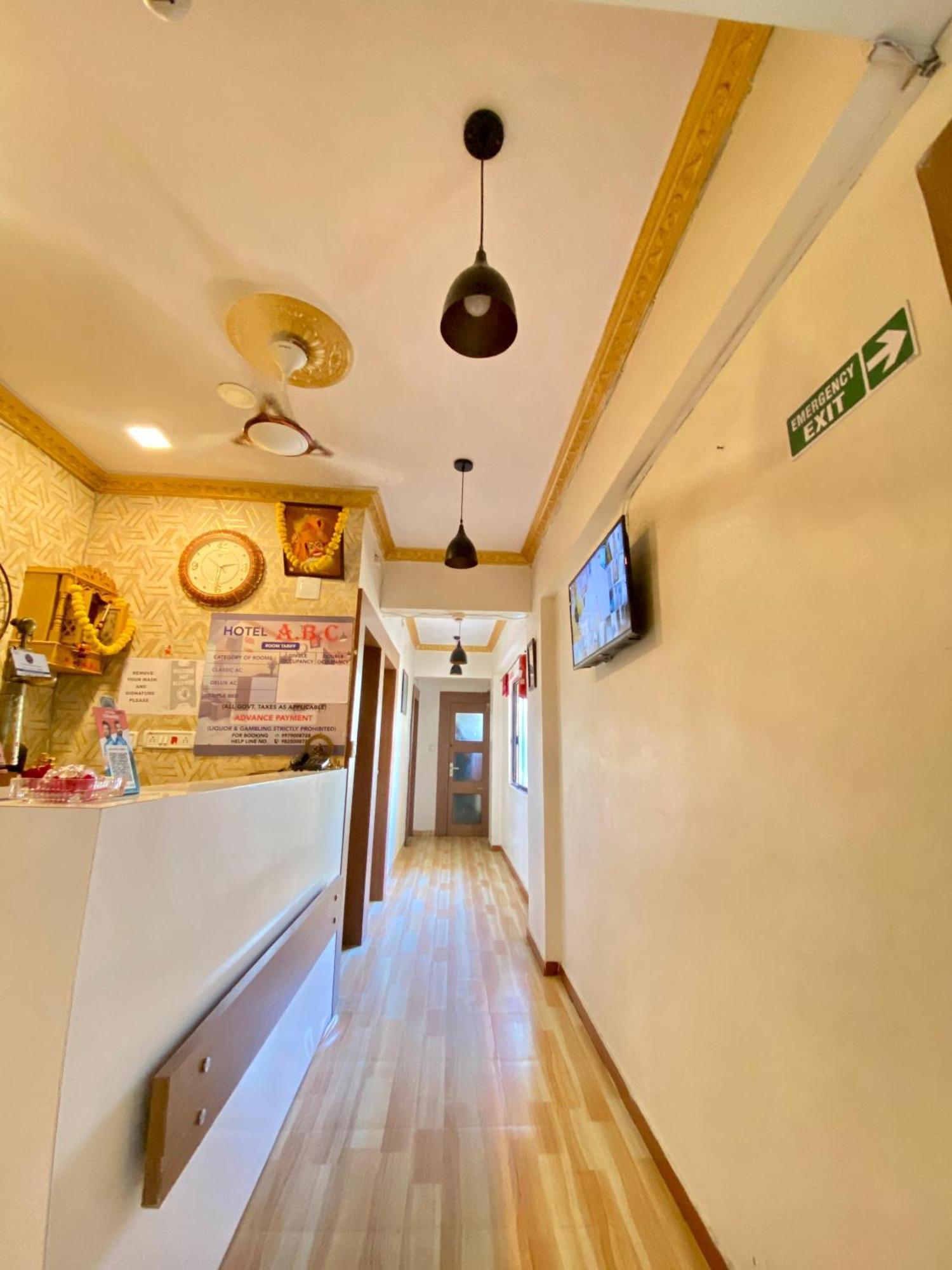 Hotel Abc Satellite Prahlad Nagar أحمد أباد المظهر الخارجي الصورة