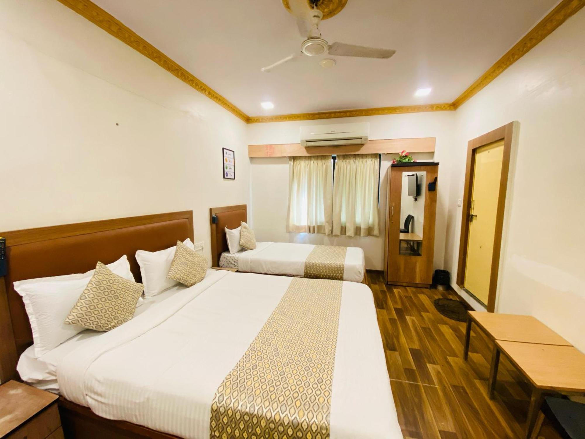 Hotel Abc Satellite Prahlad Nagar أحمد أباد المظهر الخارجي الصورة