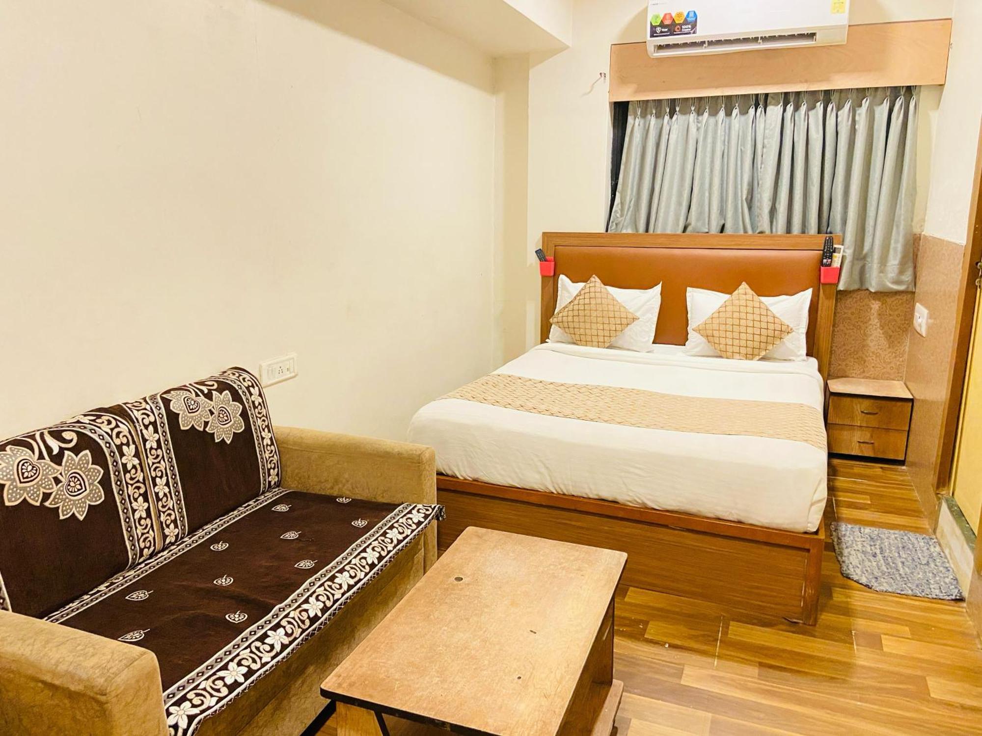 Hotel Abc Satellite Prahlad Nagar أحمد أباد المظهر الخارجي الصورة