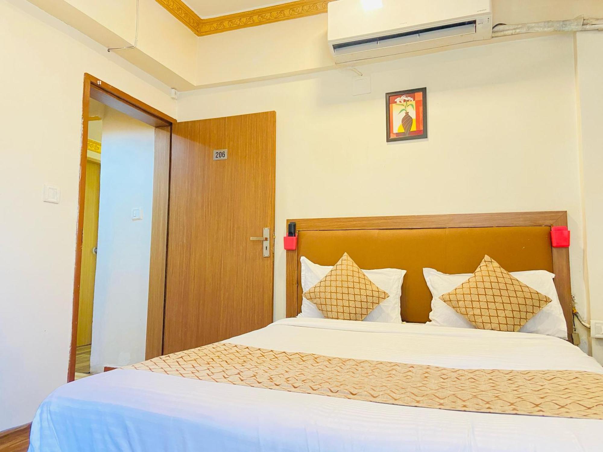 Hotel Abc Satellite Prahlad Nagar أحمد أباد المظهر الخارجي الصورة